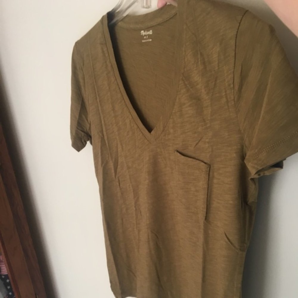Madewell Whisper Cotton V-Neck Tee!!🌲💚